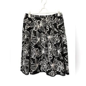 Style & Co. 100% linen lightly Pleated Black & White Floral‎ Print Skirt, Size 8